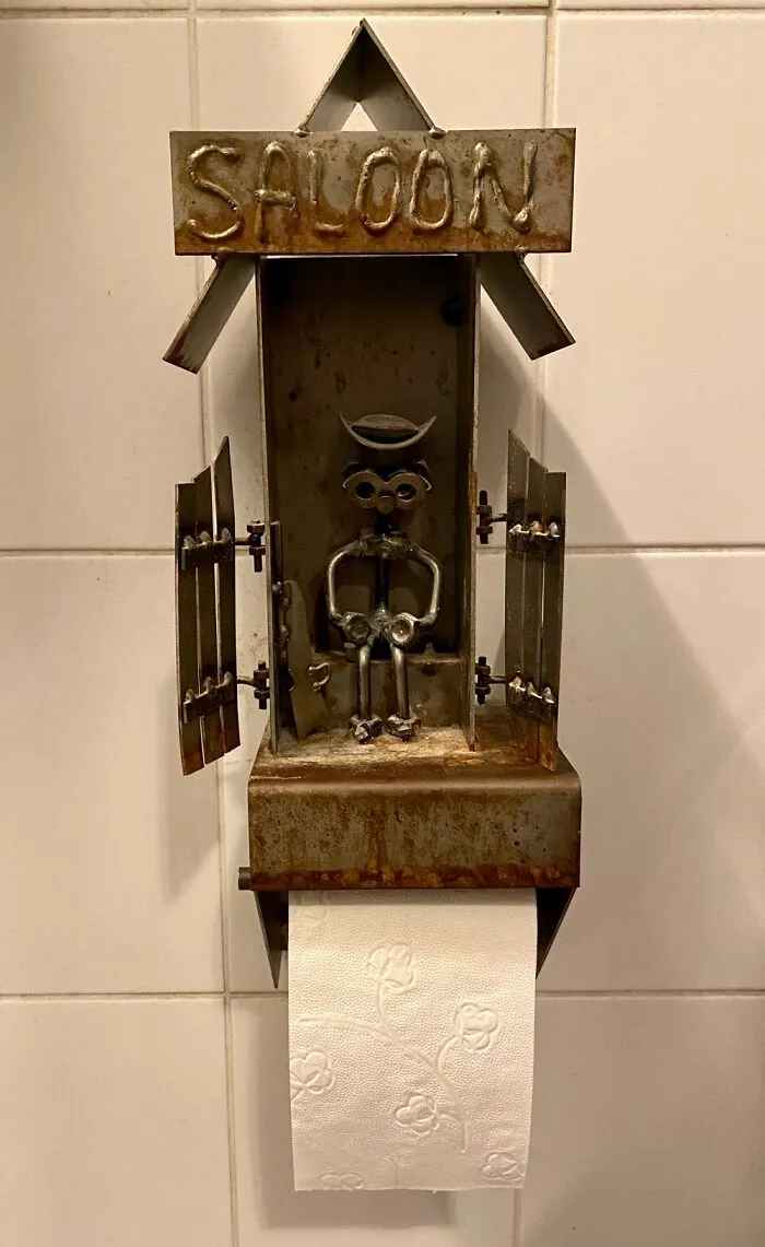 Rusty Texas-Style Toilet Roll Holder