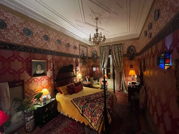 My Cosy Orientalist Bedroom.