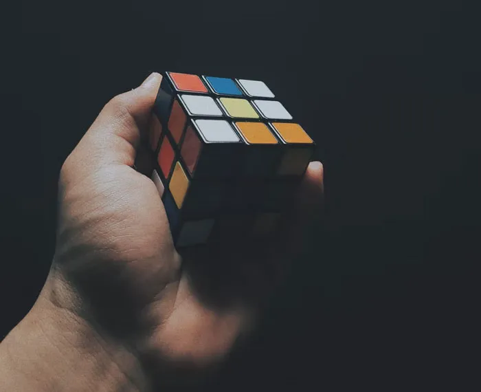 12 Señales de inteligencia vistas en personas que no se dan cuenta de lo listas que son