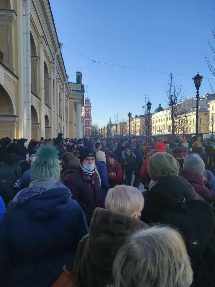 20 Mensajes de personas viviendo en Rusia durante la invasión de Ucrania contando cómo se siente