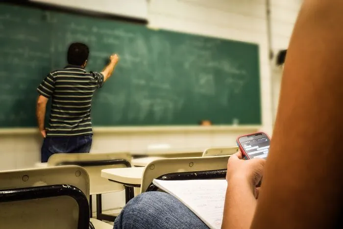 "¿Qué profesión fue una vez muy respetada, pero ahora es una completa broma?" (20 respuestas)