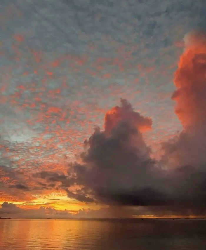 Nube que parece un tipo a punto de comer un sándwich