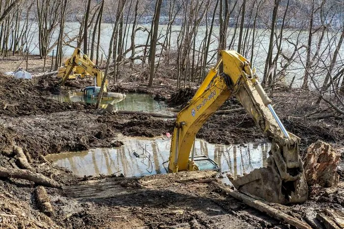 "¿Debería sacar las excavadoras de la fosa, jefe?" Jefe: "No, estarán bien" Pittsburgh, Pensilvania