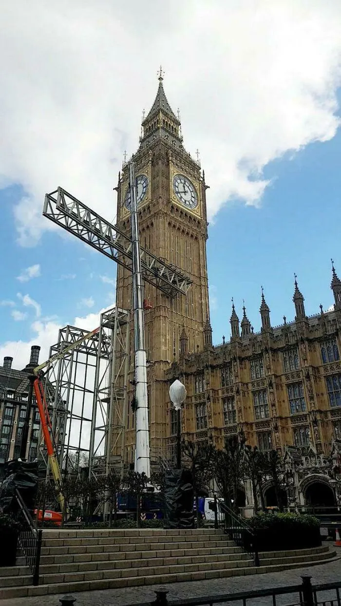 Scaffolding Smashes Into Elizabeth Towerjust Days After £80 Million Makeover Was Revealed