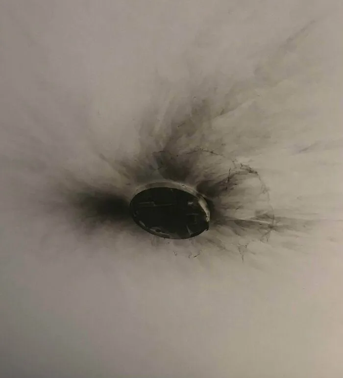 Nuestro detector de humo se encendió primero en medio de la noche