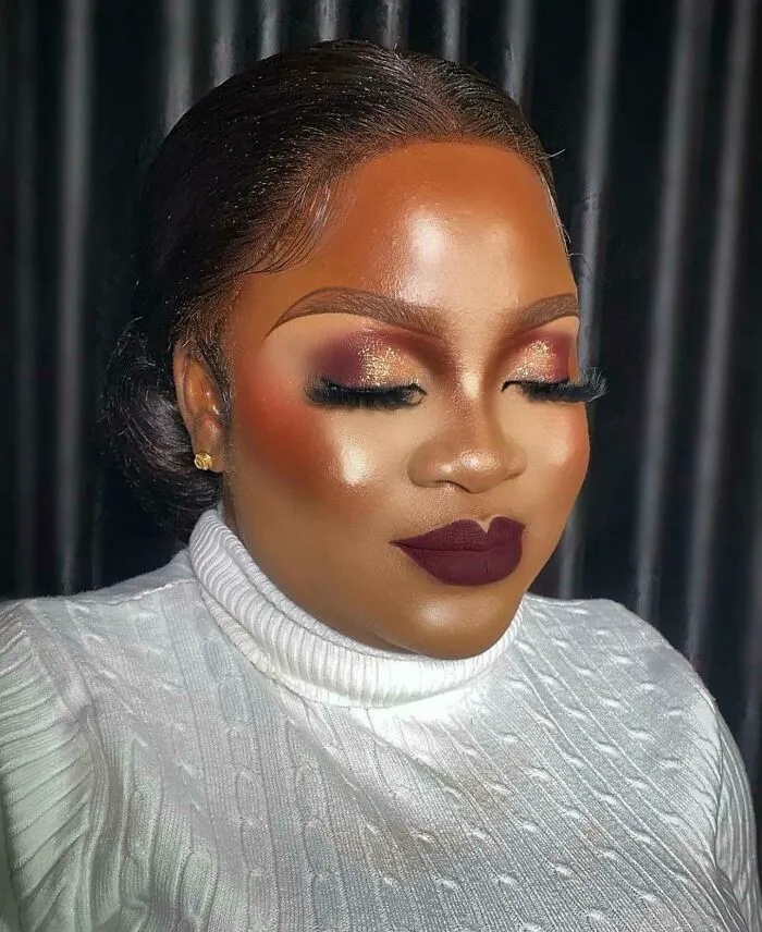 Toda la página de esta maquilladora está llena de looks así. No puedo esperar a que pase de moda 