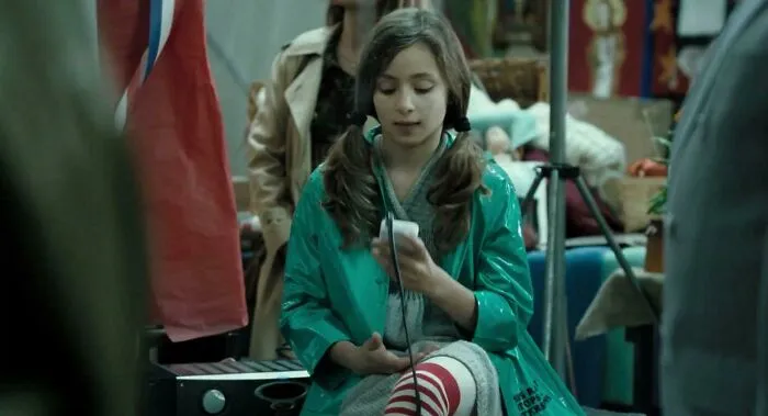 In Mr Bean's Holiday (2007), The Girl With The Stereo Is Played By Lily Atkinson, The Daughter Of Rowan Atkinson. In The Movie, She Is Also Named Lily