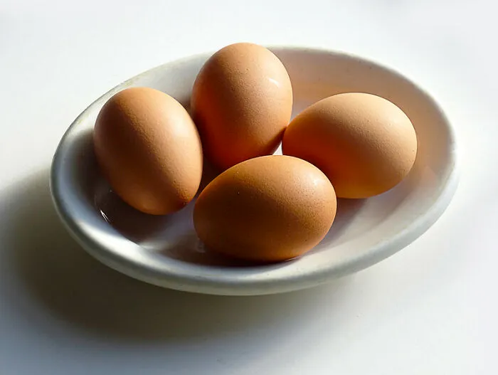 Adding An Egg Mid-Cooking Among Semi-Cooked Ones