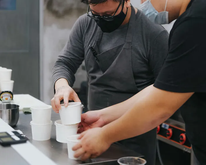 30 Ex-Employees Reveal The “Dark Secrets” About Their Former Jobs That Common People Aren’t Supposed To Know