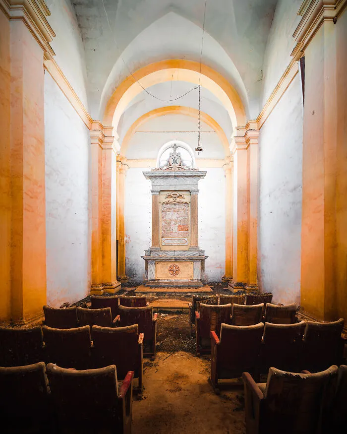 My Photos Show The Decline Of The Church In Italy, And Here Are 40 Of The Best Ones