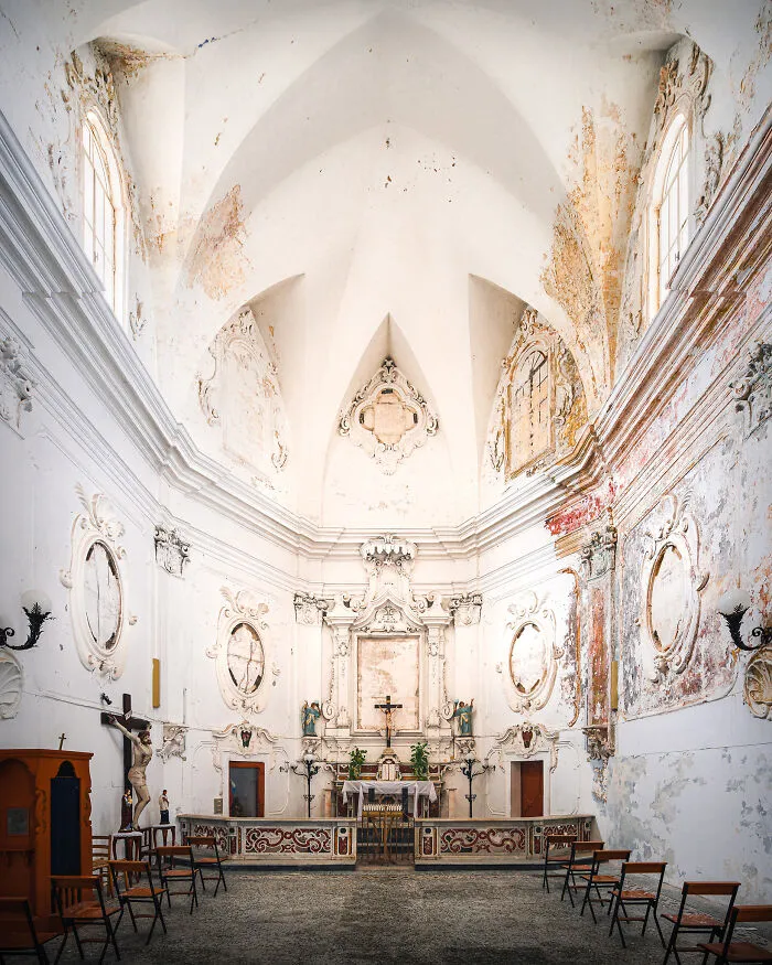 My Photos Show The Decline Of The Church In Italy, And Here Are 40 Of The Best Ones