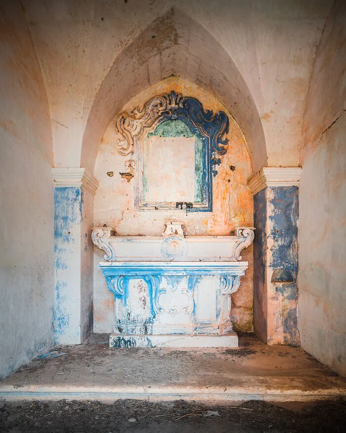 My Photos Show The Decline Of The Church In Italy, And Here Are 40 Of The Best Ones