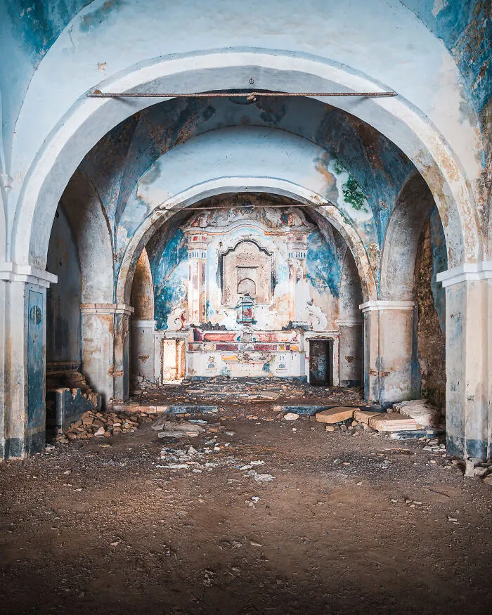 My Photos Show The Decline Of The Church In Italy, And Here Are 40 Of The Best Ones