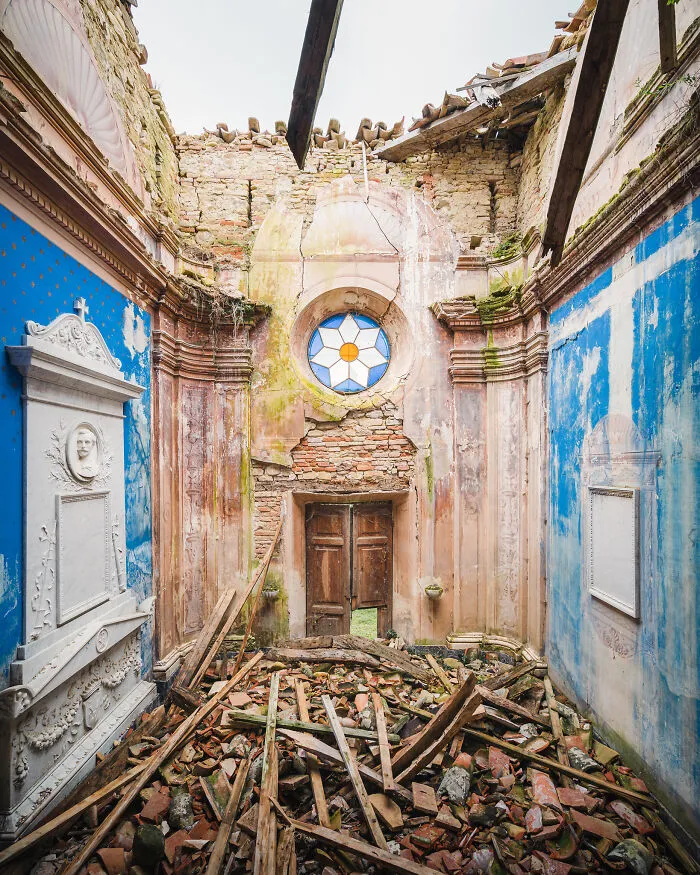 My Photos Show The Decline Of The Church In Italy, And Here Are 40 Of The Best Ones