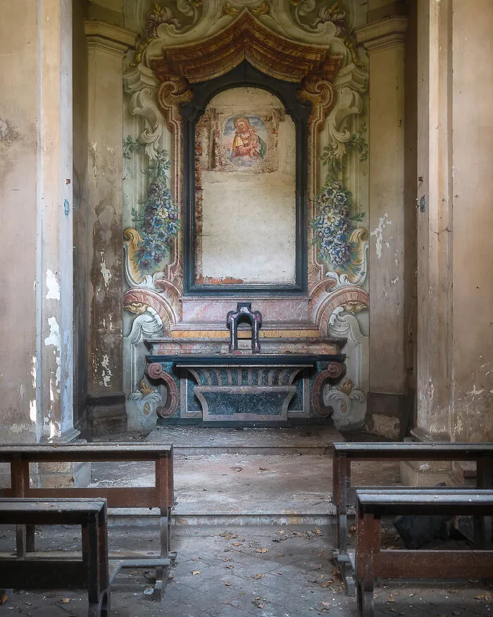 My Photos Show The Decline Of The Church In Italy, And Here Are 40 Of The Best Ones