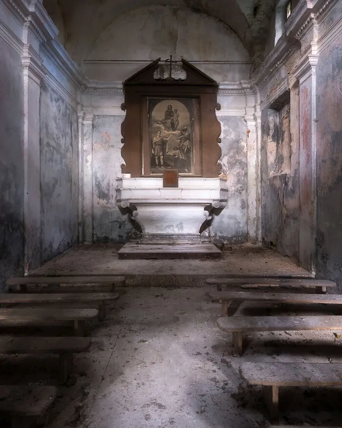 My Photos Show The Decline Of The Church In Italy, And Here Are 40 Of The Best Ones