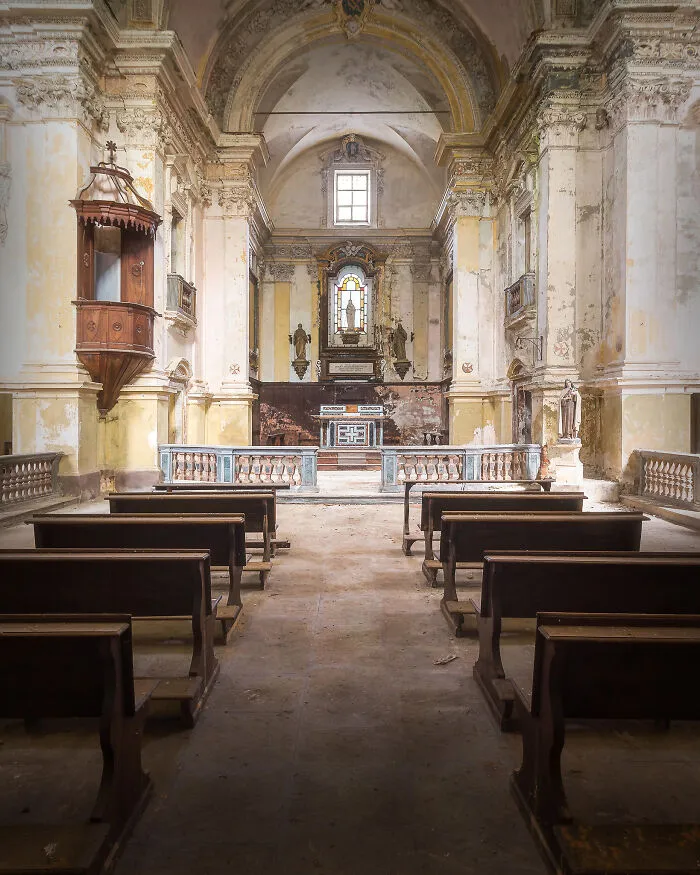 My Photos Show The Decline Of The Church In Italy, And Here Are 40 Of The Best Ones