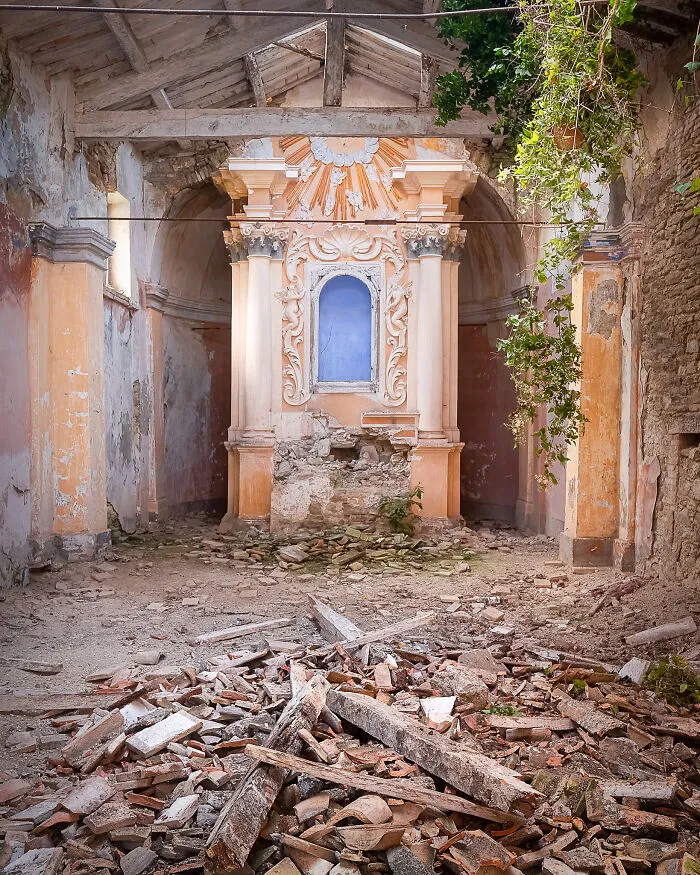 My Photos Show The Decline Of The Church In Italy, And Here Are 40 Of The Best Ones