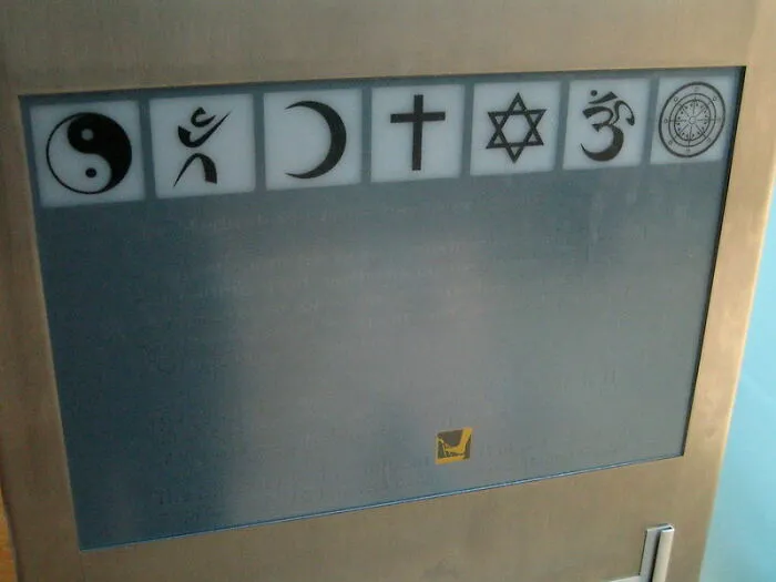 20 Cosas que hicieron a la gente dudar de su religión, compartidas en este grupo online