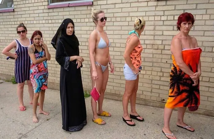 This Instagram Account Features Amusing Street Photographs And Has More Than 500 Thousand Followers (30 New Pics)