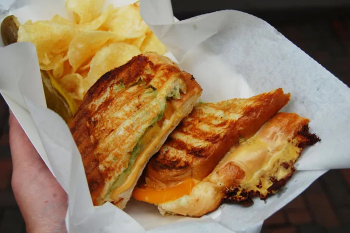 Pan y queso picante para hacer sándwiches de jalapeño