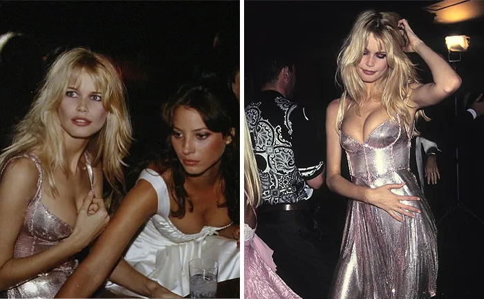 Claudia Schiffer (y Christy Turlington) en la fiesta de Versace en París, 1994