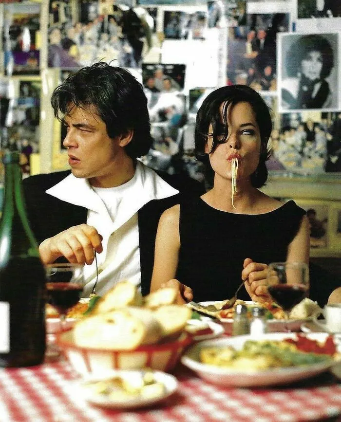 Benicio Del Toro y Parker Posey fotografiados por Mark Seliger, 1995