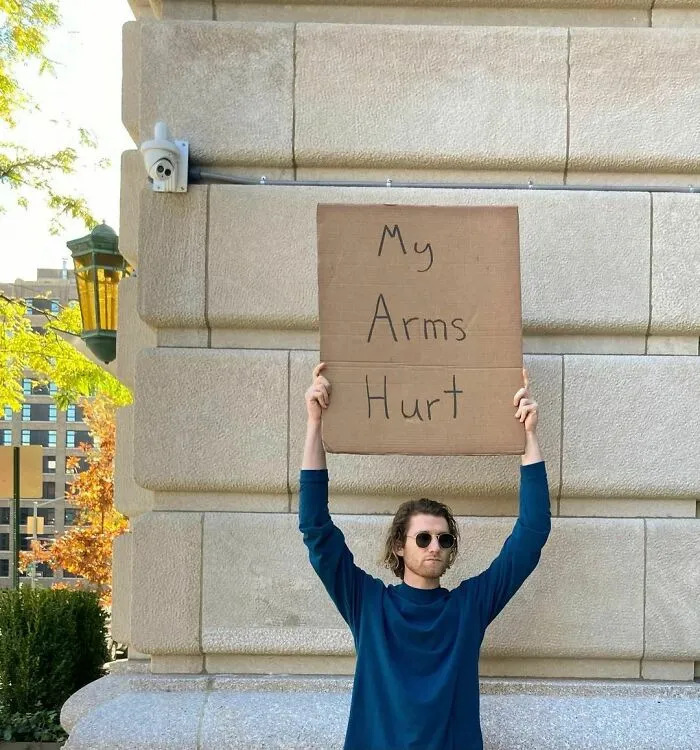 40 Times “Dude With Sign” Did Everyone A Public Service And Protested Everyday Annoying Things (New Pics)