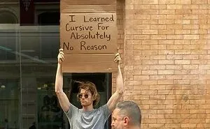 40 Times “Dude With Sign” Did Everyone A Public Service And Protested Everyday Annoying Things (New Pics)