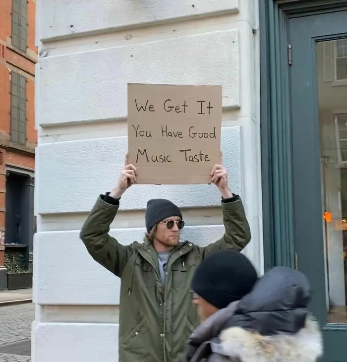 Este tipo no deja de protestar contra cosas molestas cotidianas con divertidos carteles (30 fotos nuevas)