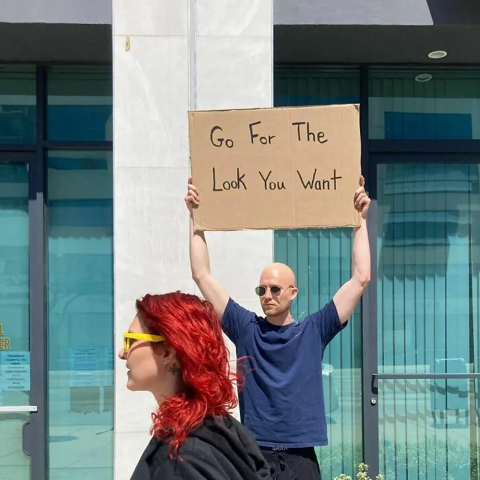 Este tipo no deja de protestar contra cosas molestas cotidianas con divertidos carteles (30 fotos nuevas)