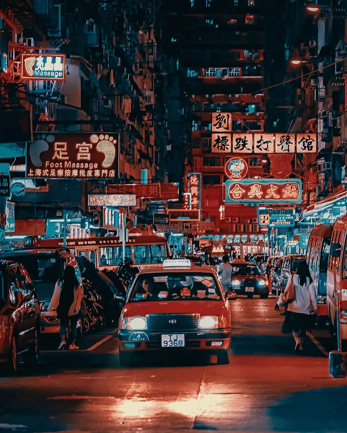 I Took Pictures Of The Old Streets Of Hong Kong (24 Pics)