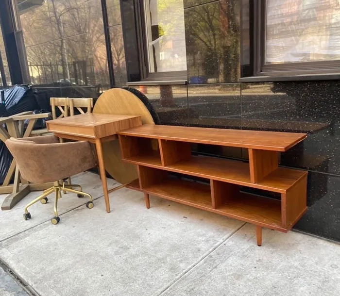 Basically A Quickly Furnished Apartment! 29th And Second Ave