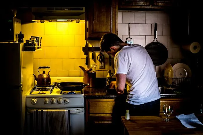 30 Incredibly Rude Or Weird Guests Who Made People Regret Ever Inviting Them To Their Homes