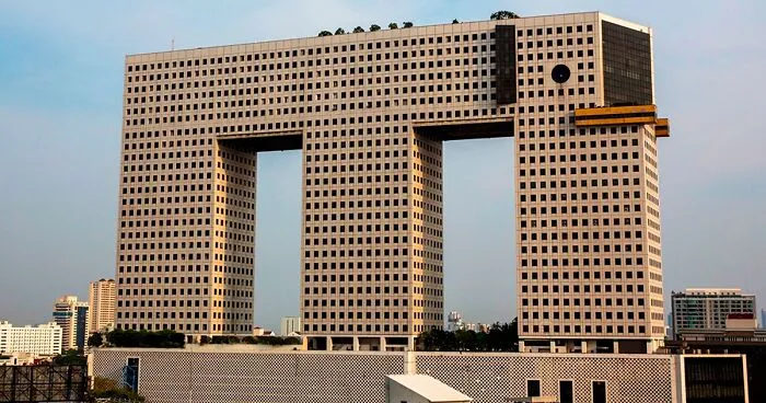 30 Times People Spotted "Buildings Being Weird Little Guys" And Shared Them On This Twitter Page