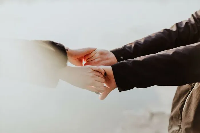 30 People Who Got Married To The Popular Kids In School Reveal What They Are Like Now