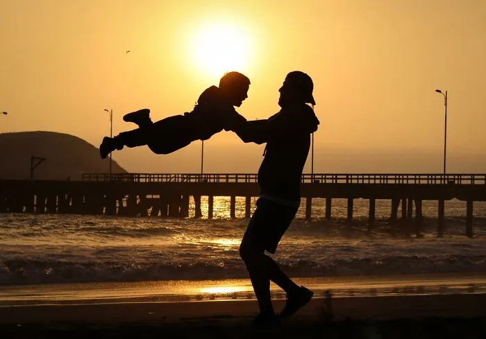 30 People Who Got Married To The Popular Kids In School Reveal What They Are Like Now