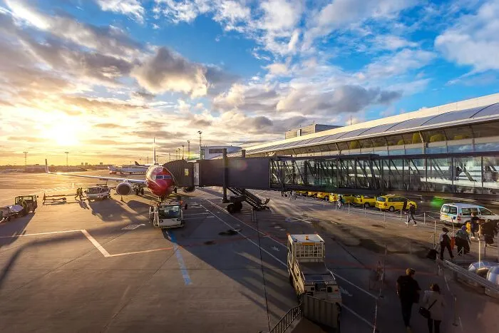 20 Oscuros secretos de la industria de las aerolíneas, compartidos por auxiliares de vuelo