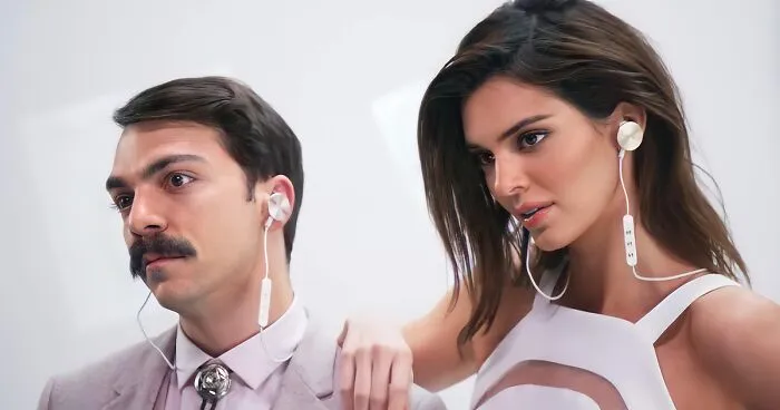 This Guy Won't Stop Photoshopping Himself Into The Kardashian-Jenner Family's Photos And It Makes Them 10 Times Better (26 New Pics)