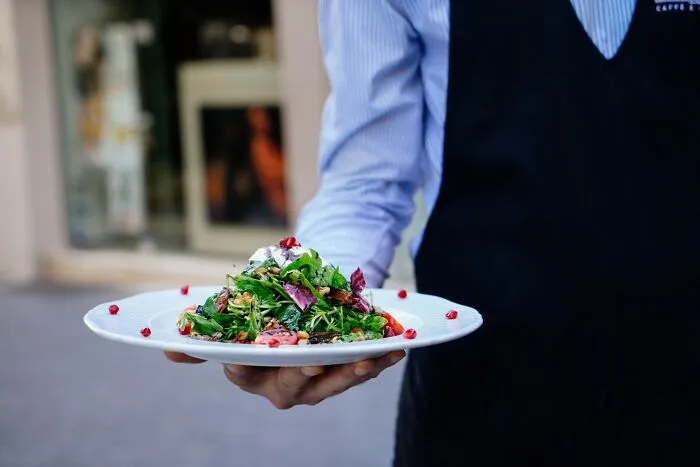 30 Funny, Petty, And Rude Things People Have Seen Done To Customers' Orders At Restaurants