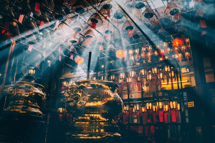 I Took Pictures Of The Old Streets Of Hong Kong (24 Pics)