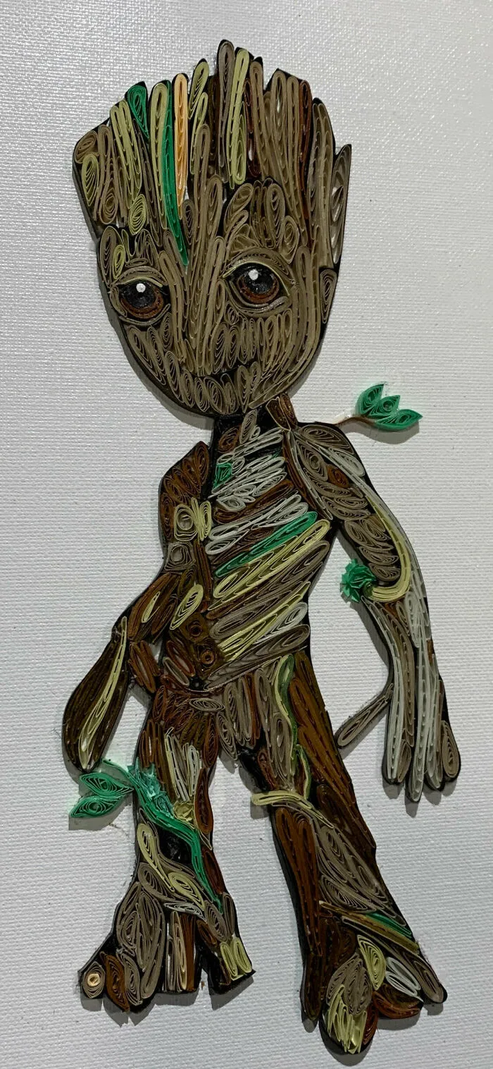 Mi suegra sabe que me gusta Marvel, así que me hizo a Groot usando una técnica llamada filigrana de papel