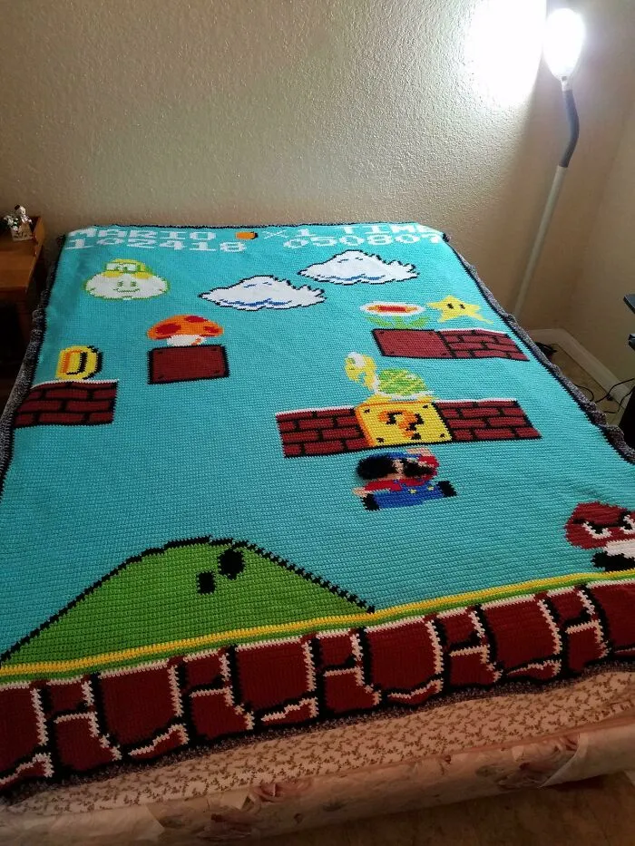 Mi suegra hizo esta manta a mano para mis hijos. El marcador y el tiempo son sus cumpleaños