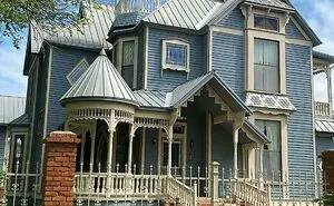 30 People Who Own “Century Homes” Share What They Look Like And Their Most Interesting Discoveries In This Online Group