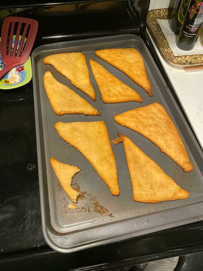 Le pedí a mi novio que horneara los croissants para nuestra cena...