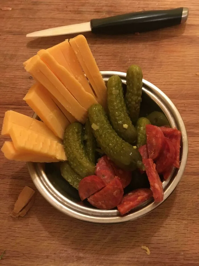 Mi novio me hizo una romántica "tabla de embutidos" ?