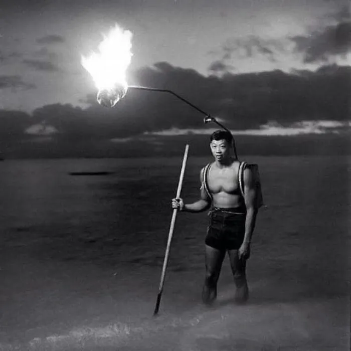 Pesca nocturna en Hawaii, 1948