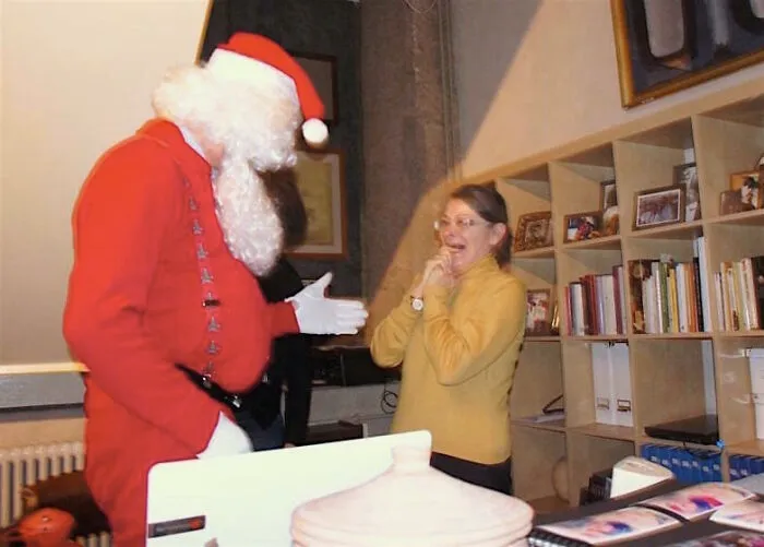 Hace más de un año que no veo a mis padres, así que decidí sorprenderles por Navidad disfrazándome de Papá Noel y viniendo a casa