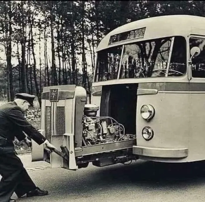 A Rare Example Where An Engineer Thought About The Mechanic.

(Daf-Domburg Diesel From 1949. Made In The Netherlands)