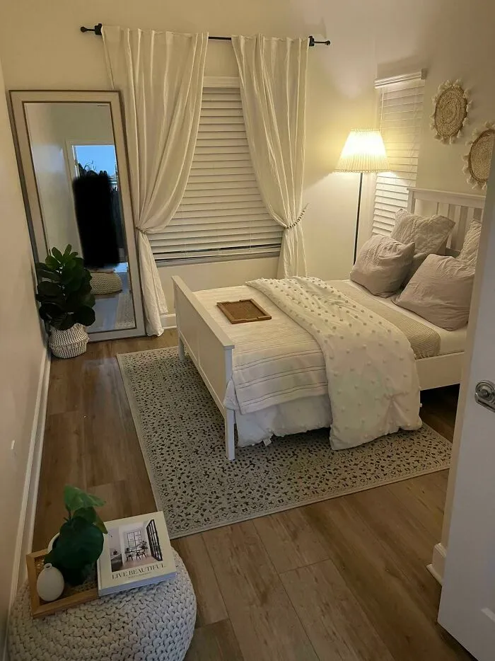 La decoración final para la habitación. ¿Opiniones? ¿Sugerencias de último minuto?